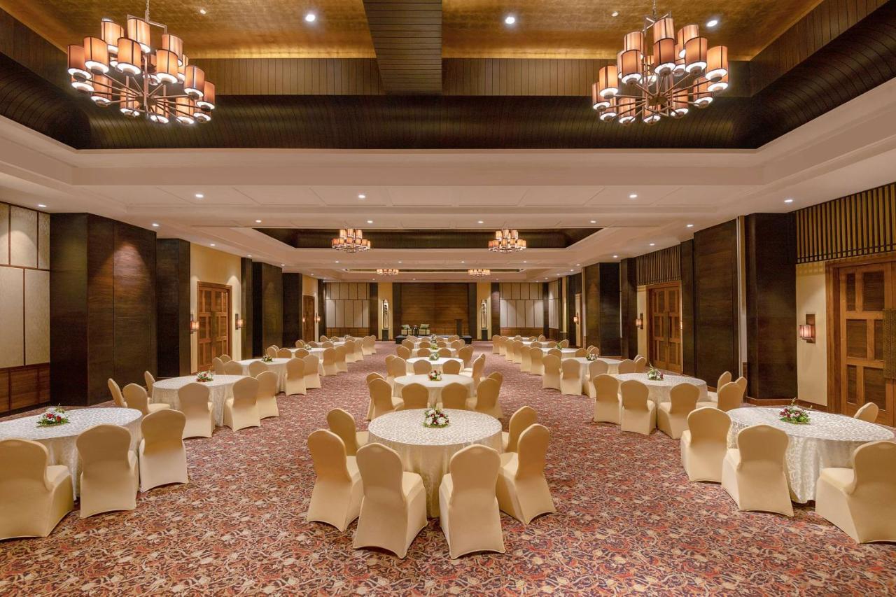 Radisson Blu Plaza Resort & Convention Centre كارجات المظهر الخارجي الصورة The Royal Ballroom