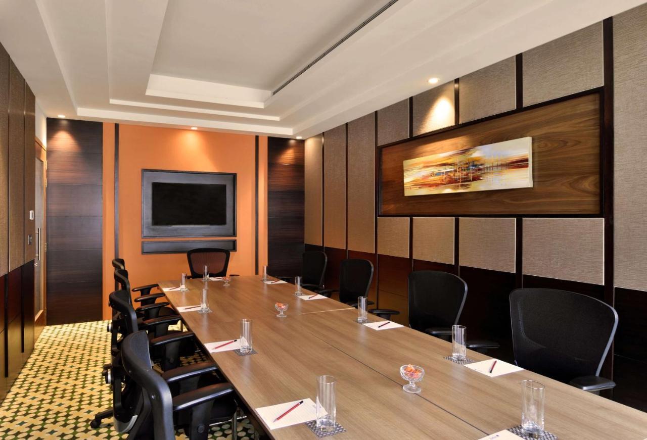 Radisson Blu Plaza Resort & Convention Centre كارجات المظهر الخارجي الصورة Meeting room