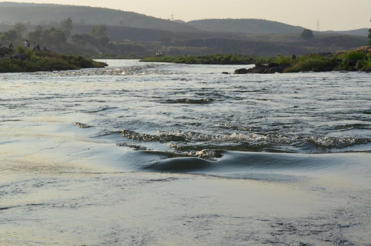 Radisson Blu Plaza Resort & Convention Centre كارجات المظهر الخارجي الصورة The river at the end of the day