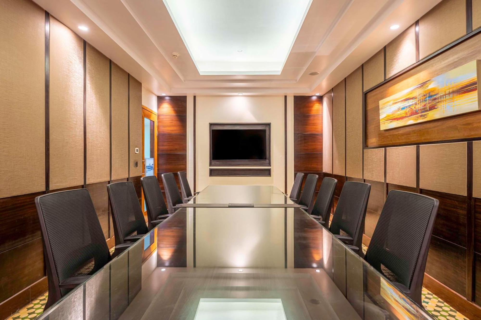 Radisson Blu Plaza Resort & Convention Centre كارجات المظهر الخارجي الصورة A boardroom