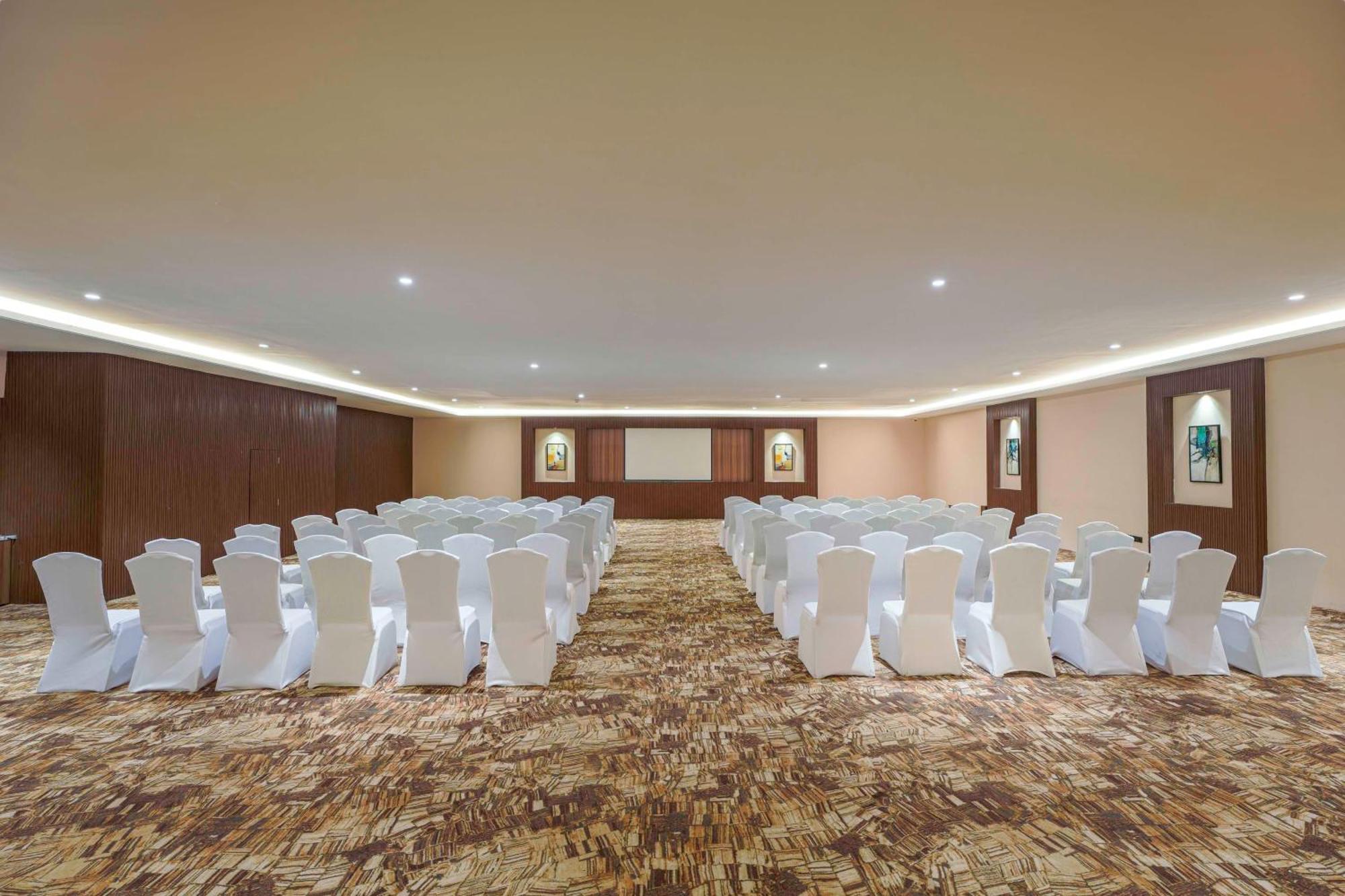 Radisson Blu Plaza Resort & Convention Centre كارجات المظهر الخارجي الصورة The ballroom