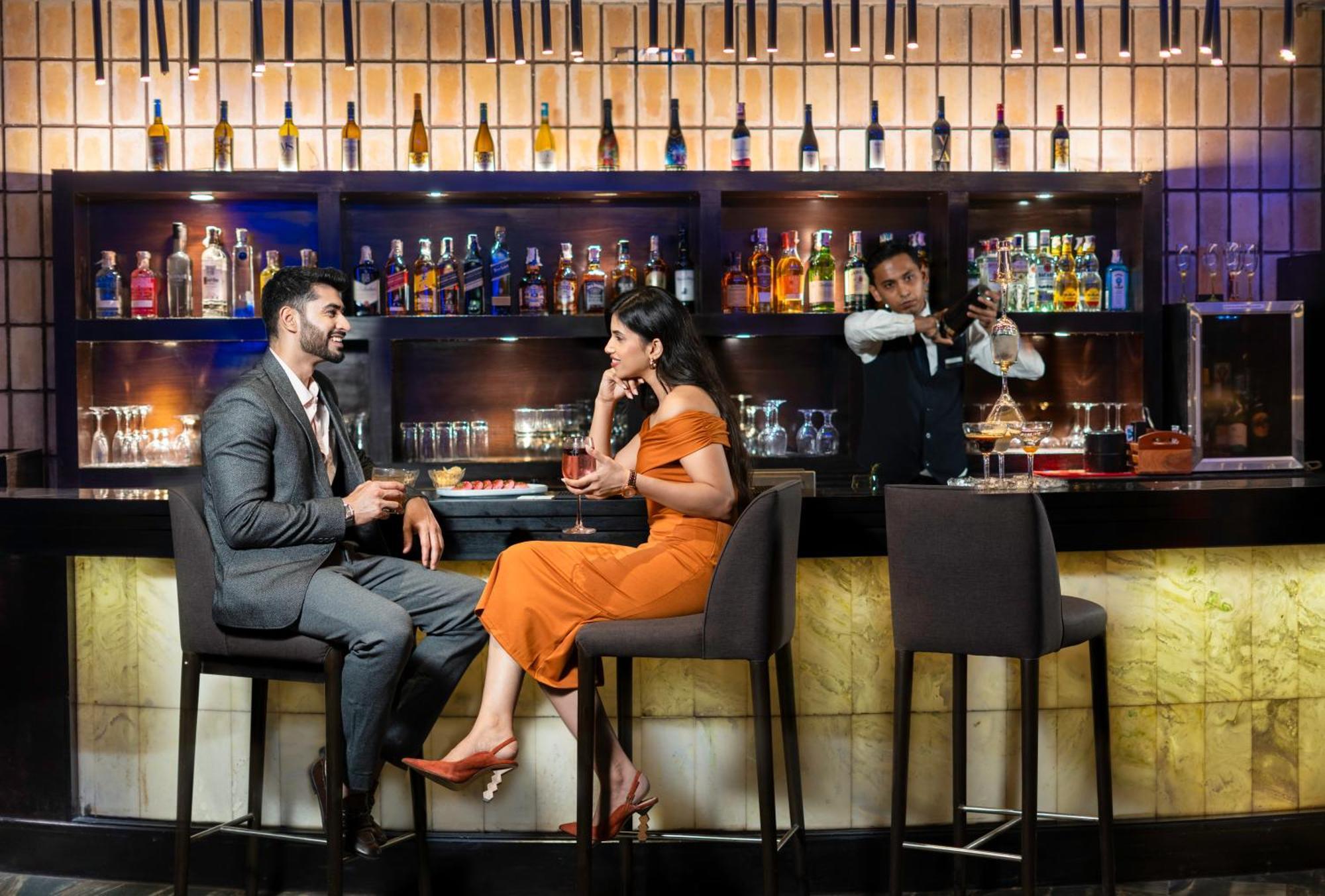 Radisson Blu Plaza Resort & Convention Centre كارجات المظهر الخارجي الصورة The Bar