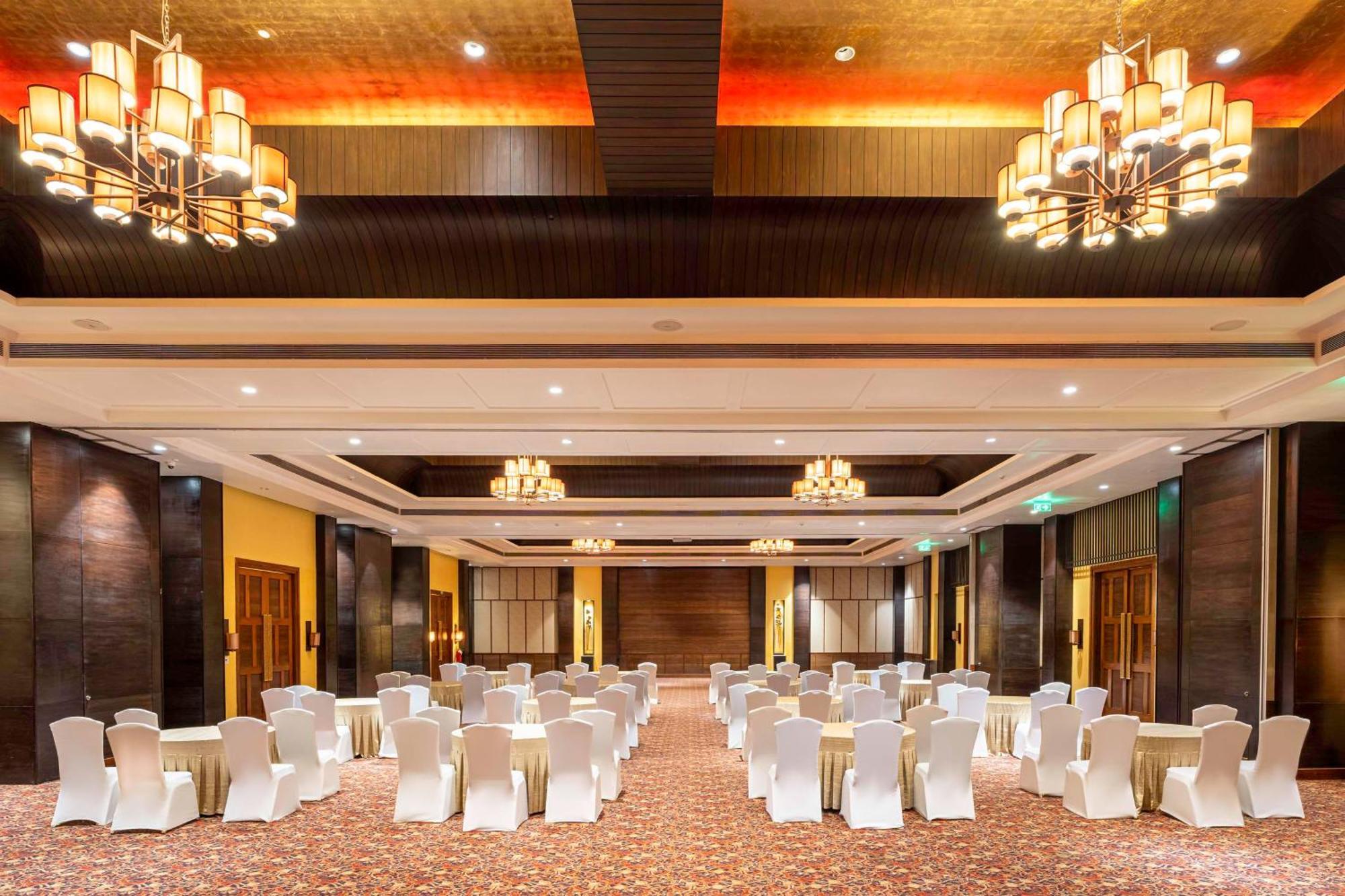 Radisson Blu Plaza Resort & Convention Centre كارجات المظهر الخارجي الصورة The Grand Ballroom