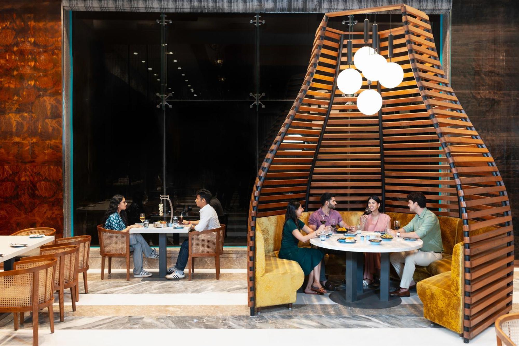 Radisson Blu Plaza Resort & Convention Centre كارجات المظهر الخارجي الصورة The interior of the restaurant