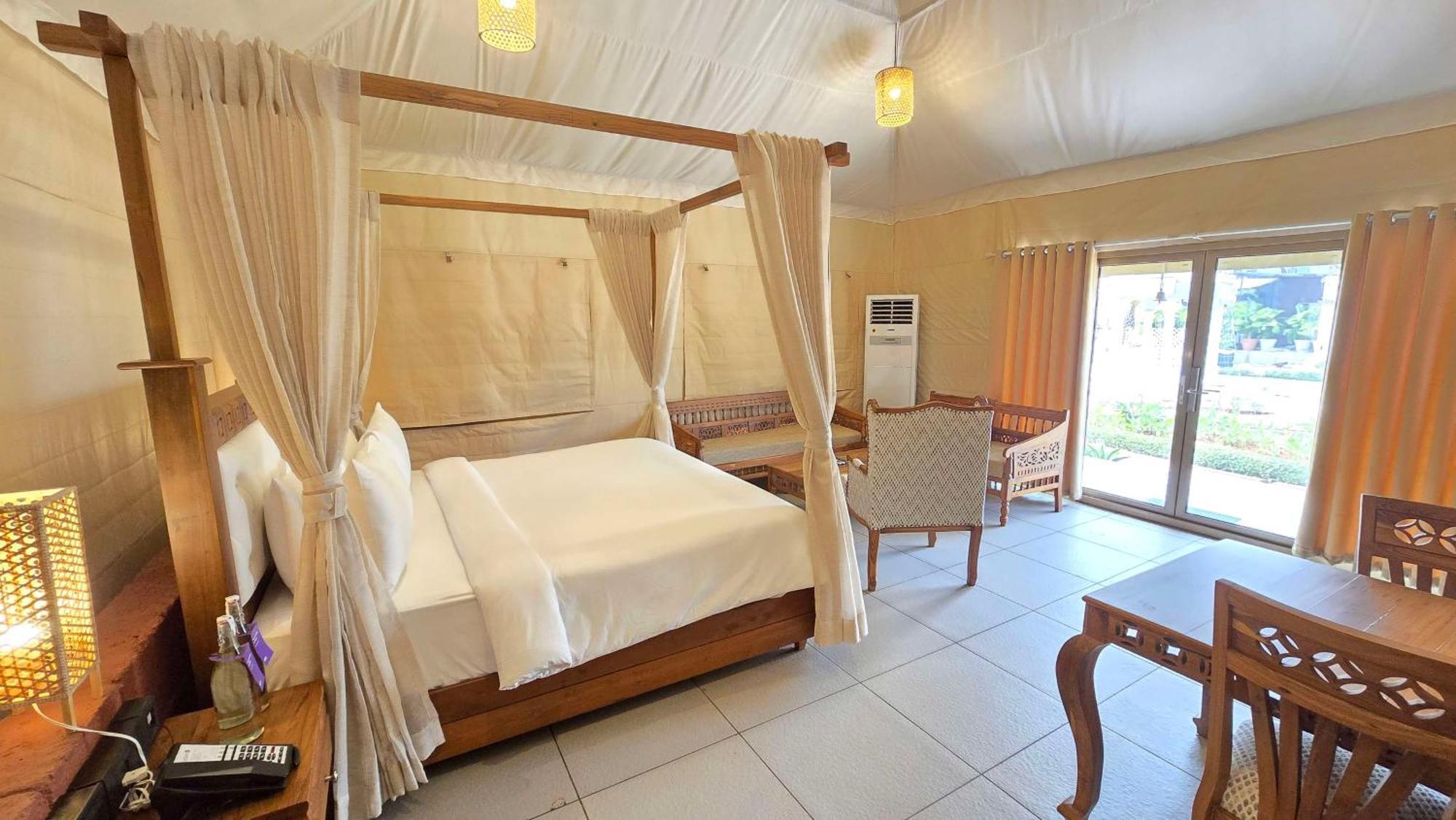 Radisson Blu Plaza Resort & Convention Centre كارجات المظهر الخارجي الصورة A bedroom at the resort